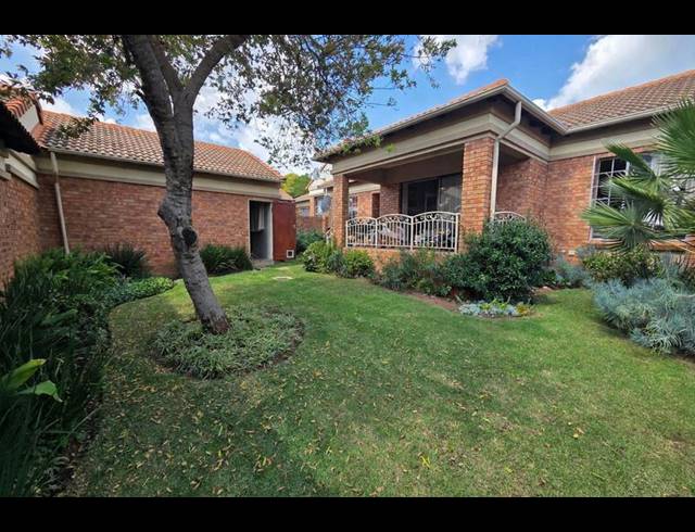 3 BEDROOM TOWNHOUSE FOR SALE IN MORELETAPARK